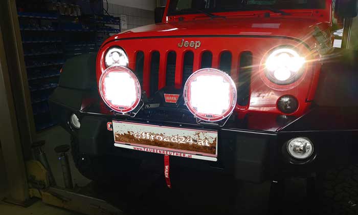 Seilwindenstoßstange am Jeep Wrangler mit LED Zusatzscheinwerfer