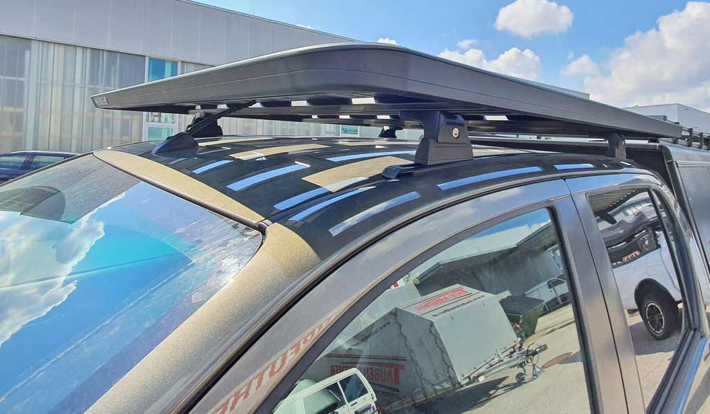 Dachträger montiert am Toyota Hilux 2021