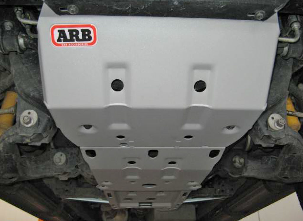 Montierter Stahlunterfahrschutz von ARB im Toyota Hilux