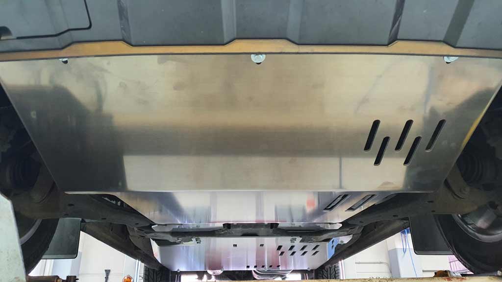 Unterboden VW Amarok mit Unterfahrschutz von Taubenreuther